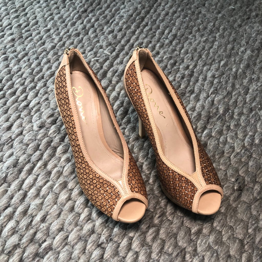 Dione Heels